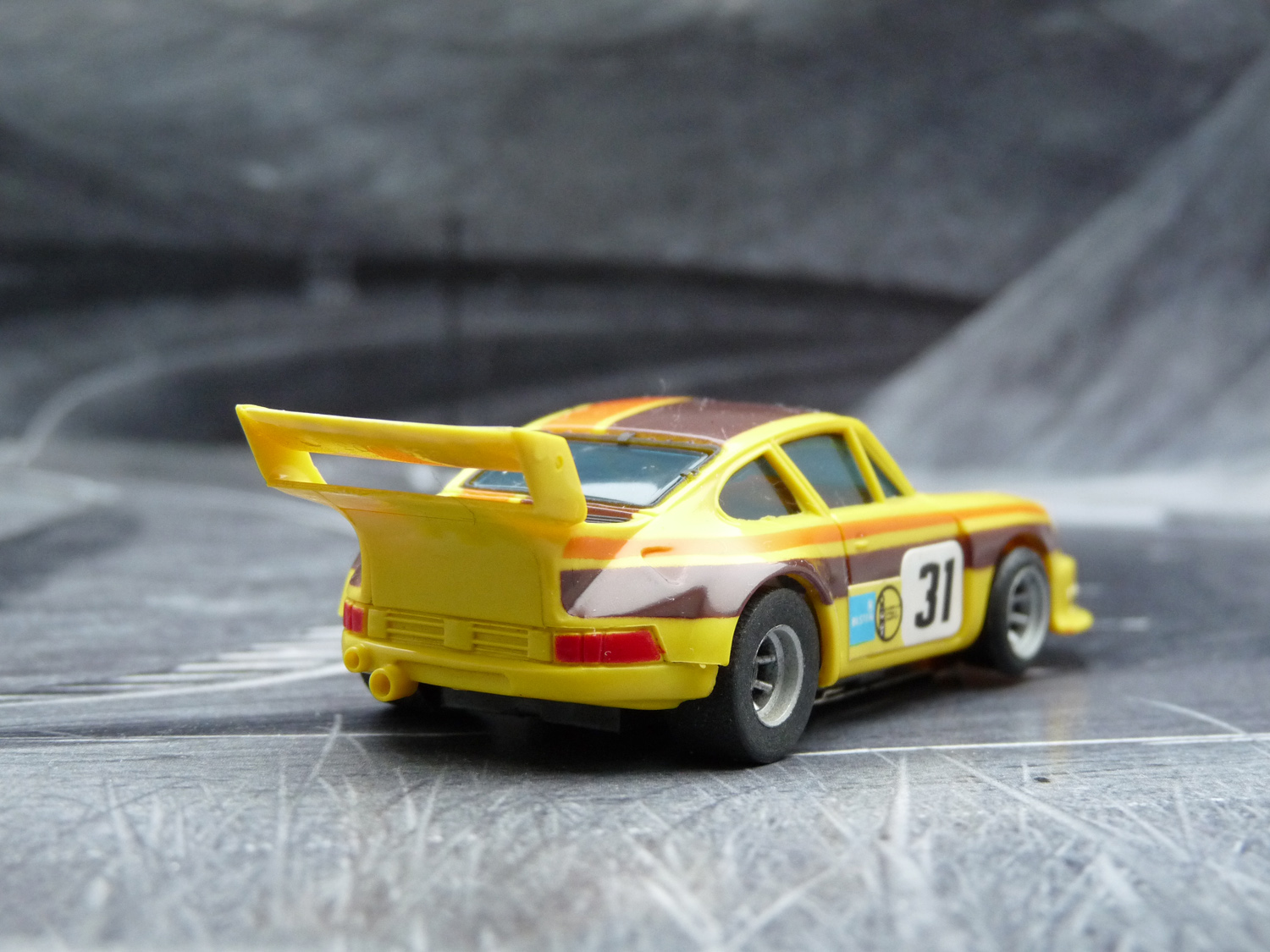 AURORA AFX Porsche 934 RSR gelb/braun/orange #31