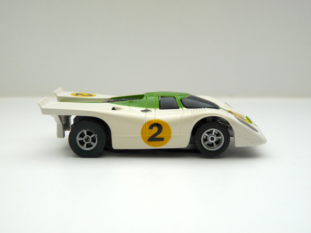 AURORA AFX Porsche 917k weiß/grün #2 -schwarze Scheibe