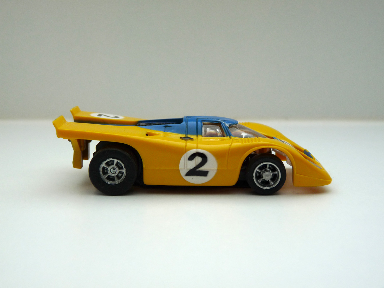 AURORA AFX Porsche 917k gelb/blau #2 -klare Scheibe