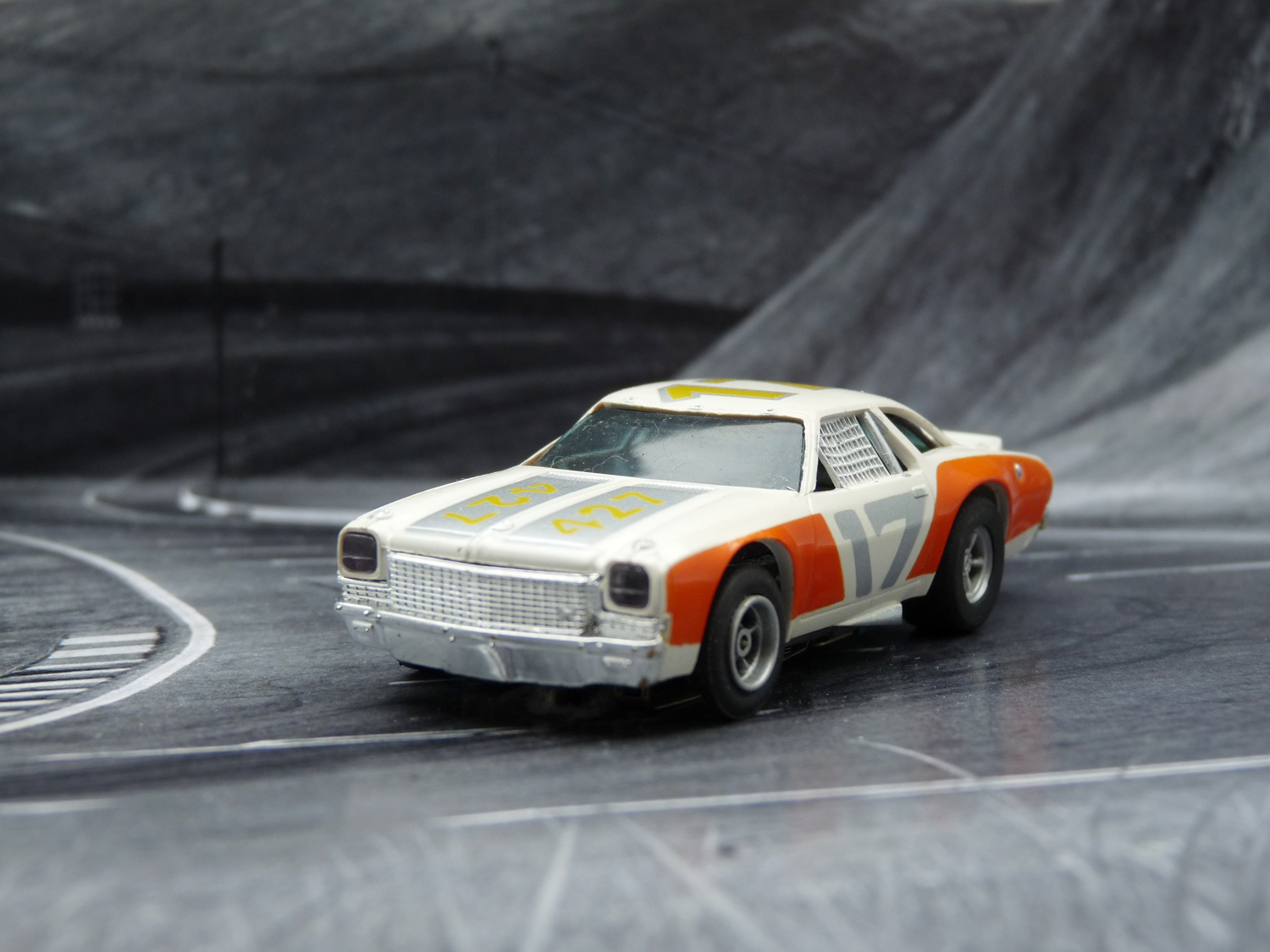 AURORA AFX Chevelle Stocker weiß-orange-silber mit Licht #17