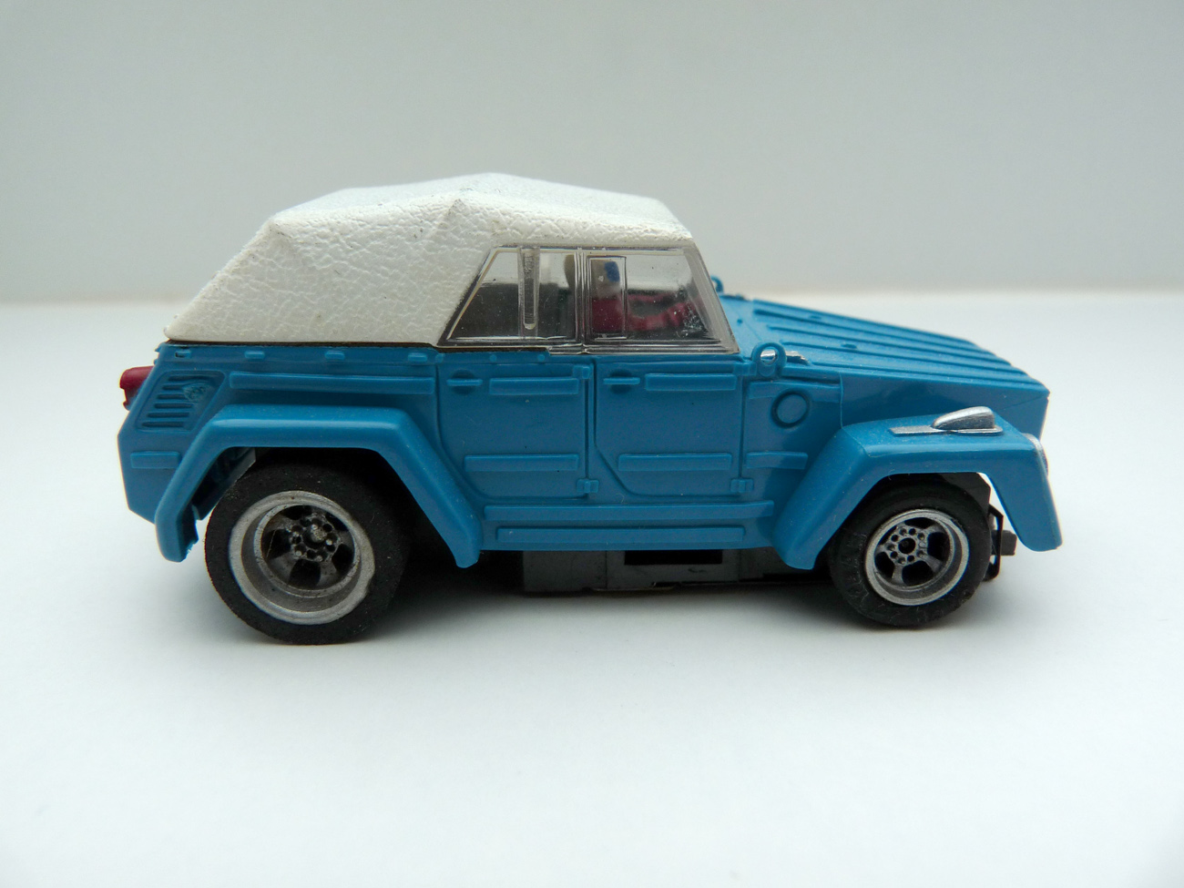 AURORA AFX VW Thing / Kübel hellblau -weißes Dach #1936