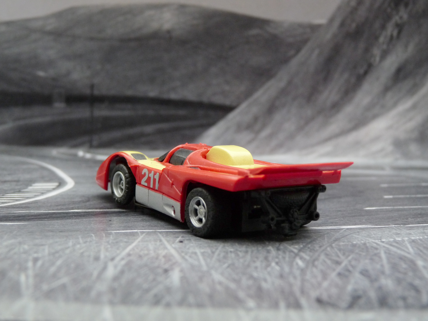 AURORA AFX Ferrari 512M rot/gelb/silber #211