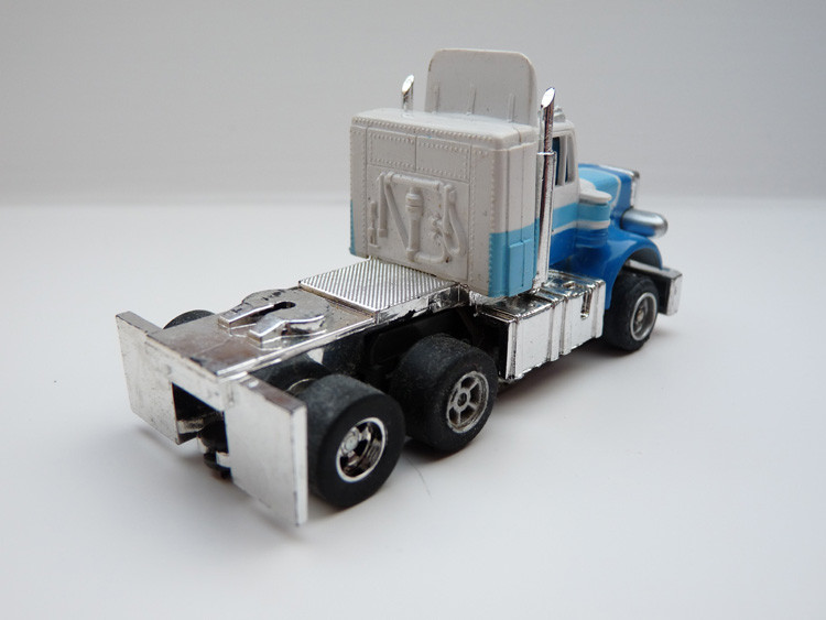 AURORA AFX Peterbilt Truck weiß/blau/hellblau