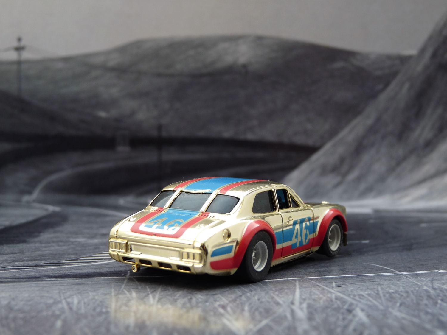 AURORA AFX Ford Escort chrome gold/blau/rot #46