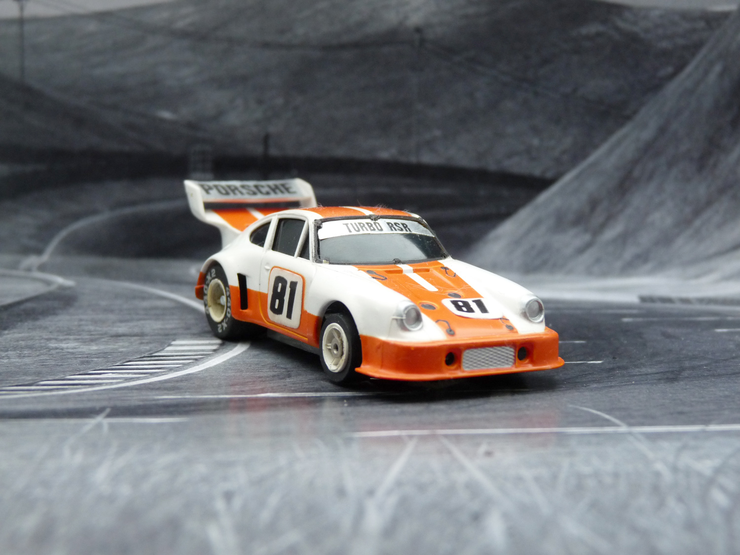 AURORA AFX Porsche 934 RSR weiß  / orange #81