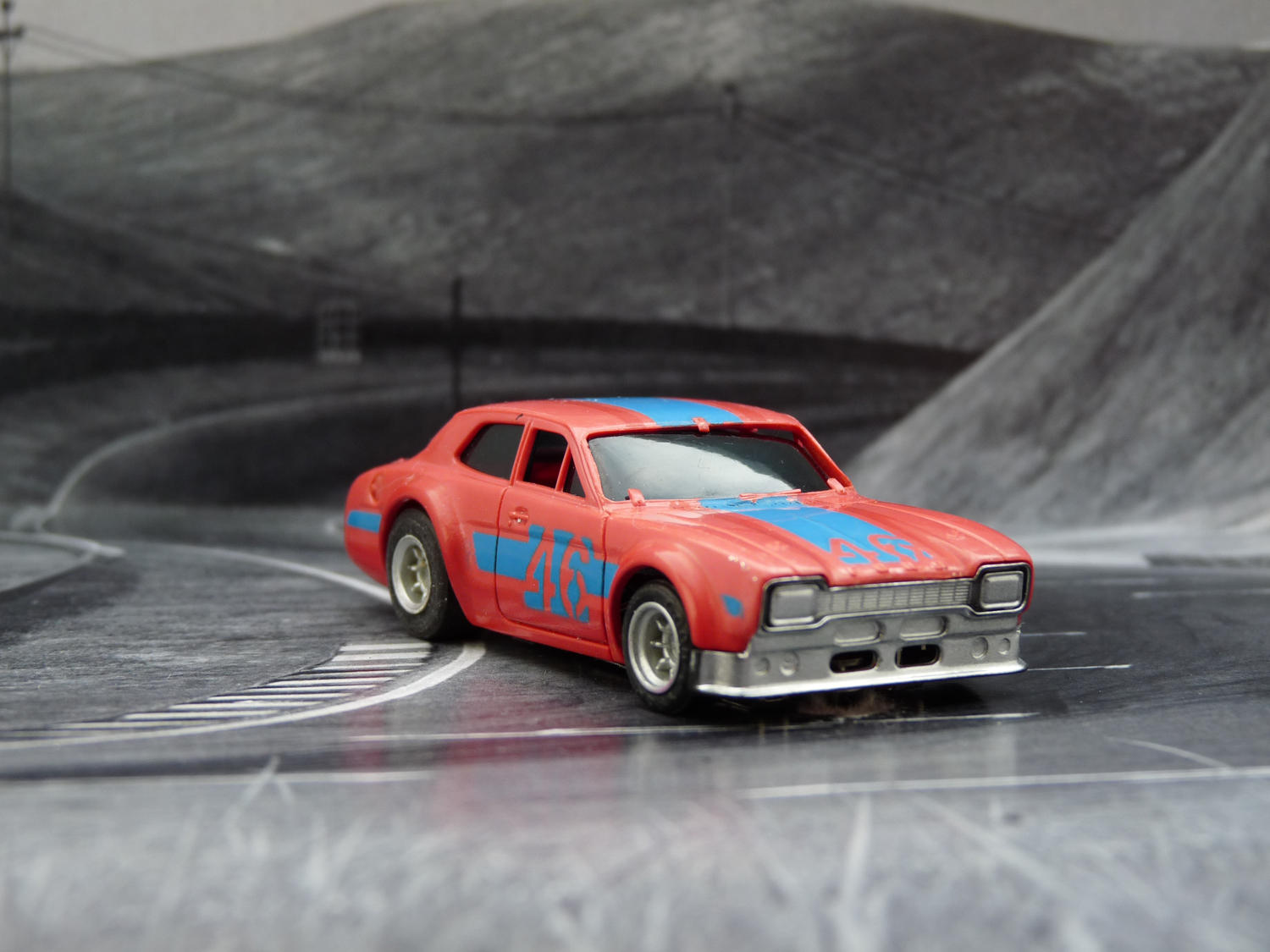 AURORA AFX Ford Escort hellrot/blau/rot #46