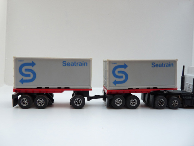 AURORA AFX '20 Flatbed Gespann mit grauen Seatrain Container