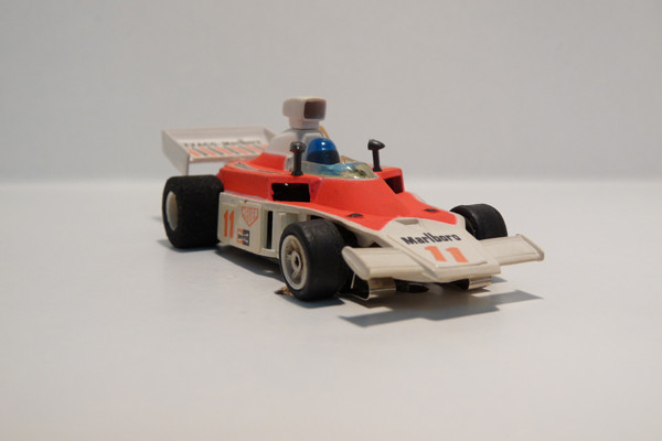 AURORA AFX G-Plus McLaren F1 weiß / hell pink Texaco Marlboro