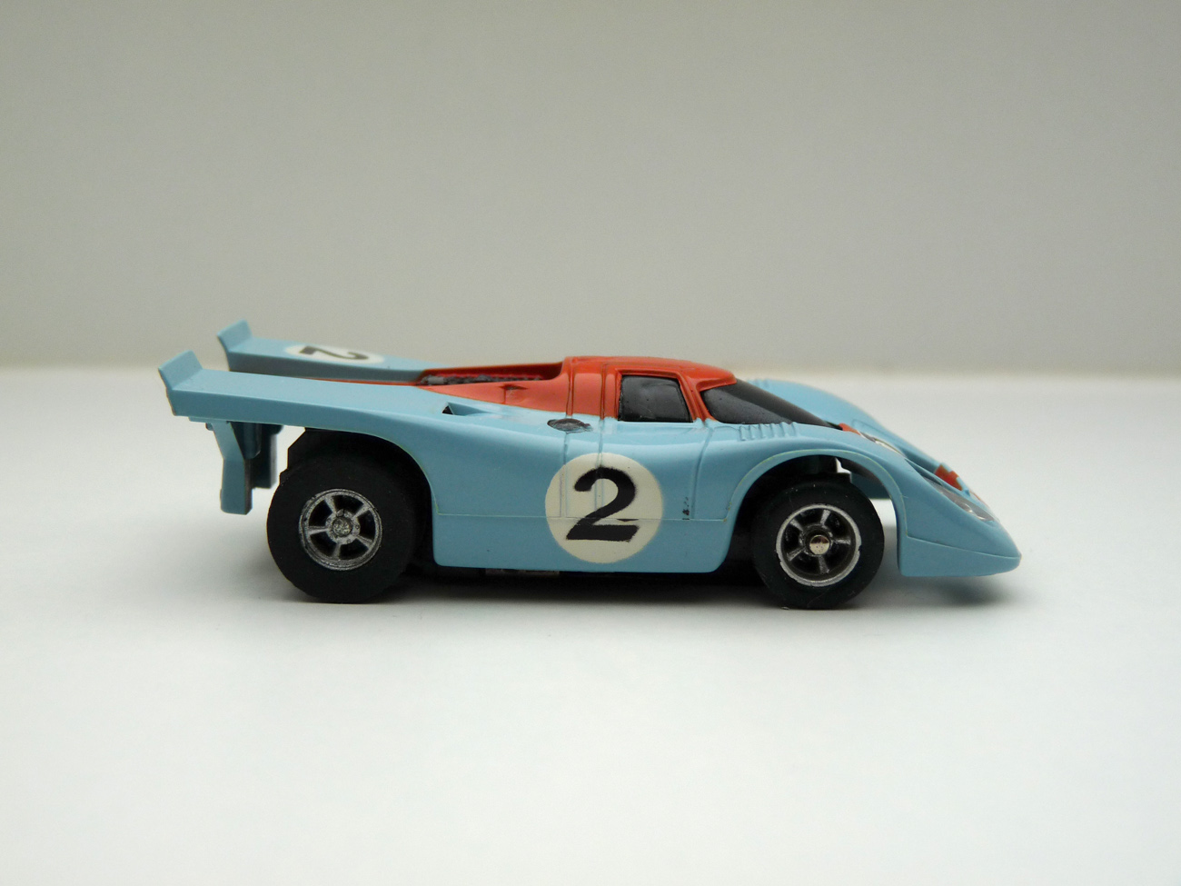 AURORA AFX Porsche 917 hellblau/orange "Gulf" #2 - schwarze Scheibe