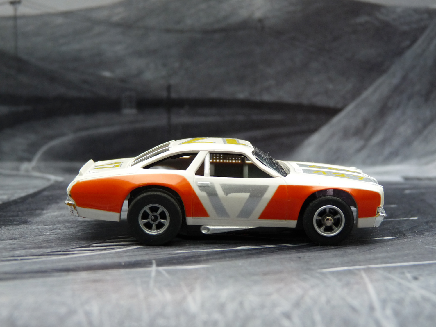 AURORA AFX Chevelle Stocker weiß-orange-silber mit Licht #17