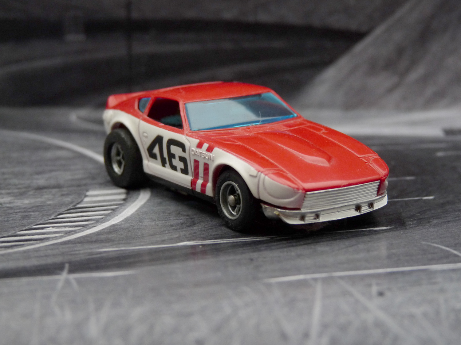 AURORA AFX G-Plus Bre Datsun 240Z rot / weiß mit roter Streifen #46