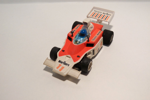 AURORA AFX G-Plus McLaren F1 weiß / hell pink Texaco Marlboro