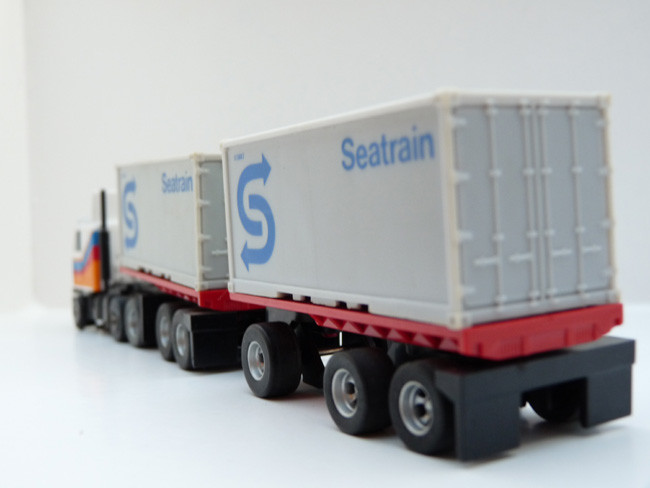 AURORA AFX '20 Flatbed Gespann mit grauen Seatrain Container