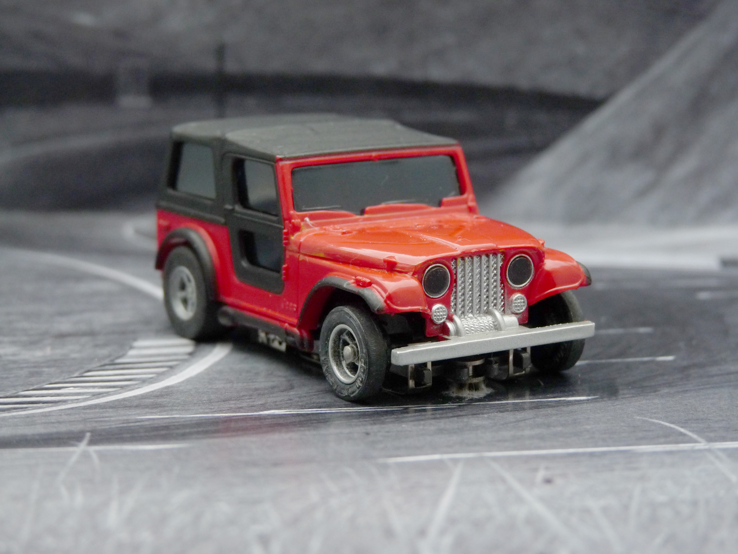 AURORA AFX Jeep CJ-7 rot