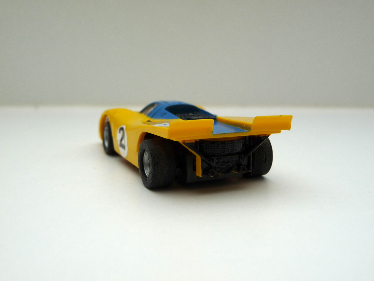 AURORA AFX Porsche 917k gelb/blau #2 -klare Scheibe