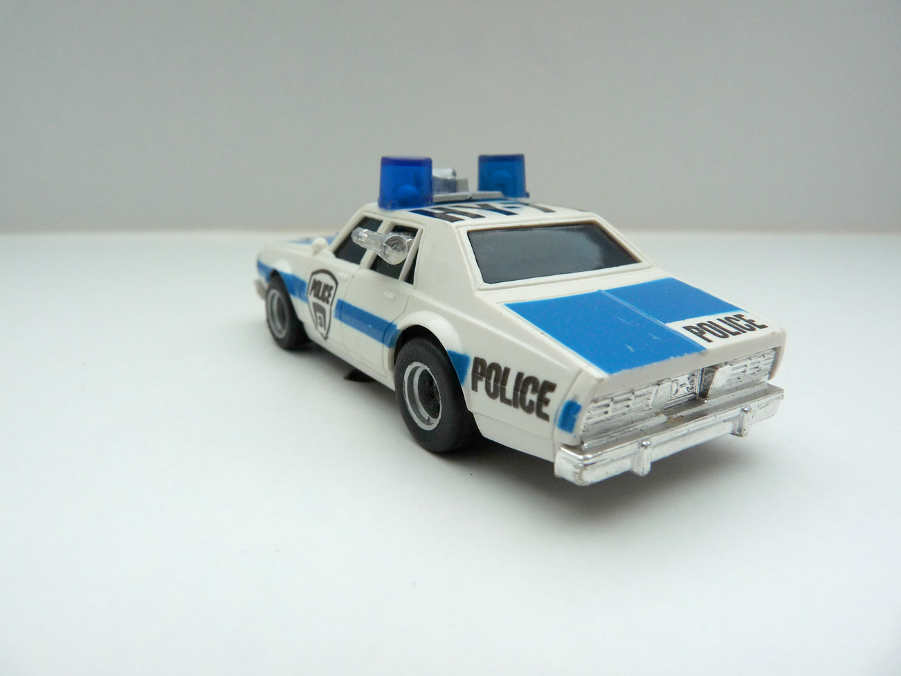 AURORA AFX Police Car HY-71 weiß/blau Variante 3 