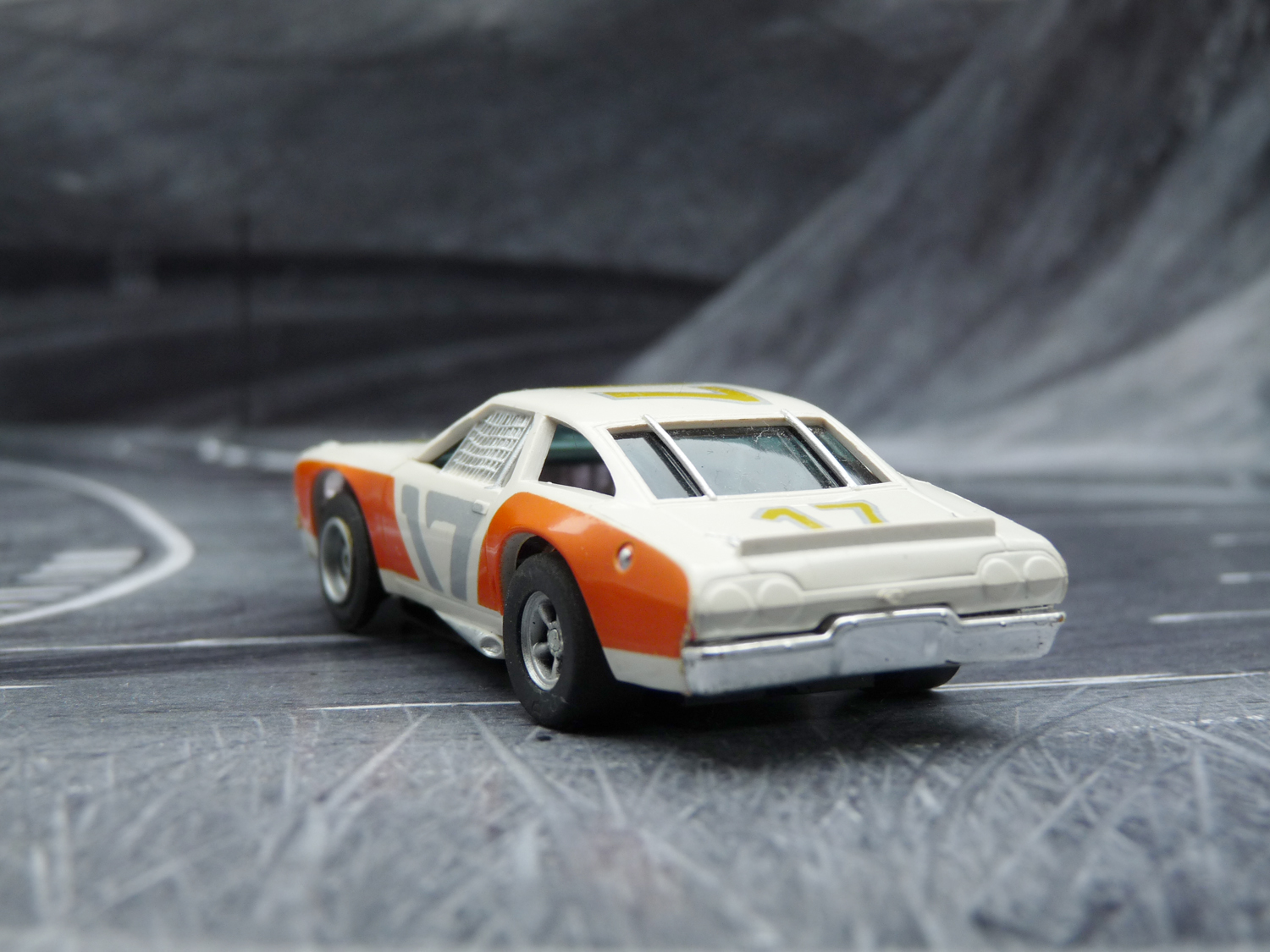 AURORA AFX Chevelle Stocker weiß-orange-silber mit Licht #17