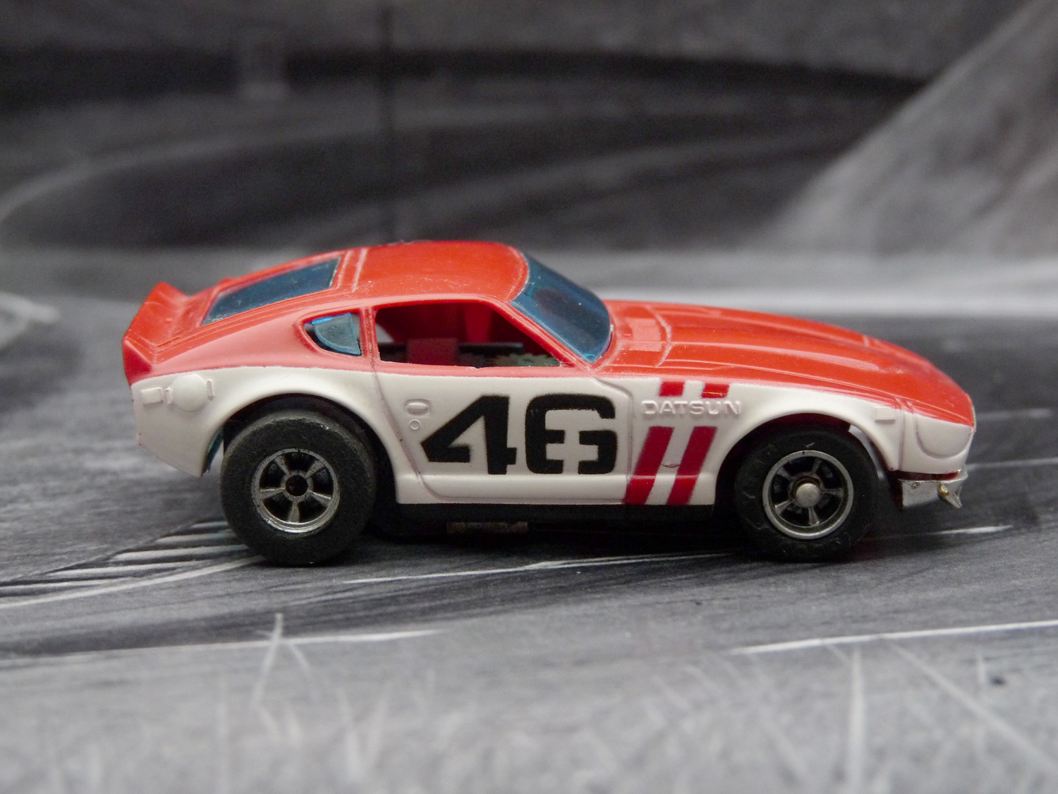 AURORA AFX G-Plus Bre Datsun 240Z rot / weiß mit roter Streifen #46