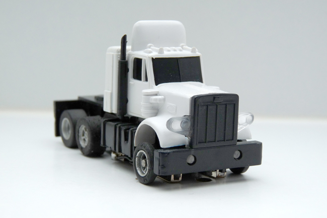 AURORA AFX Peterbilt gelaugt weiß