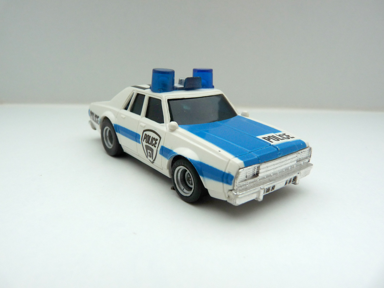 AURORA AFX Police Car HY-71 weiß/blau Variante 3 