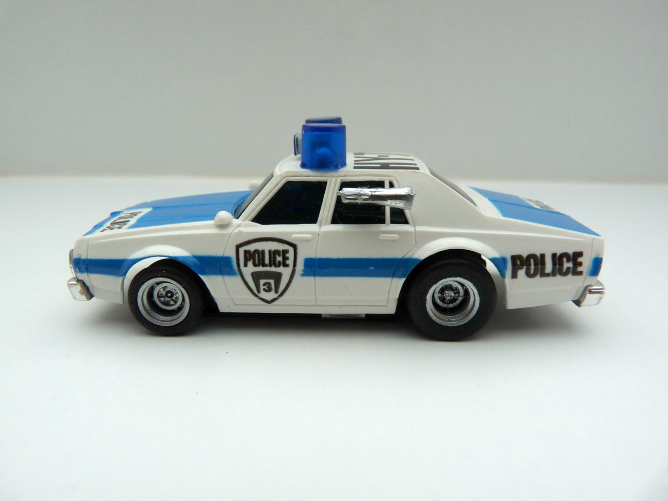 AURORA AFX Police Car HY-71 weiß/blau Variante 3 