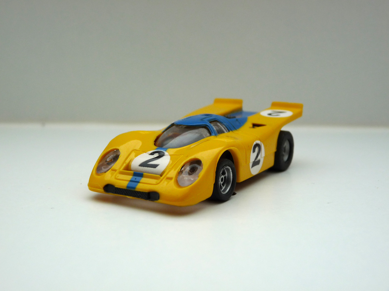 AURORA AFX Porsche 917k gelb/blau #2 -klare Scheibe