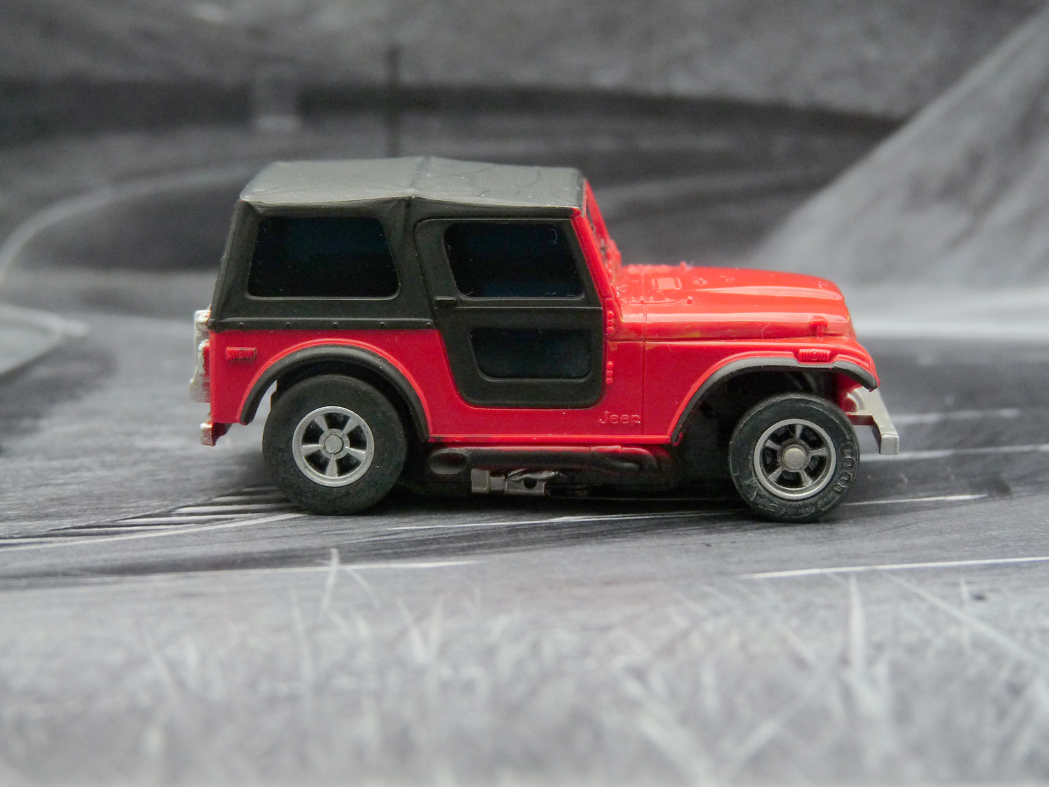 AURORA AFX Jeep CJ-7 rot