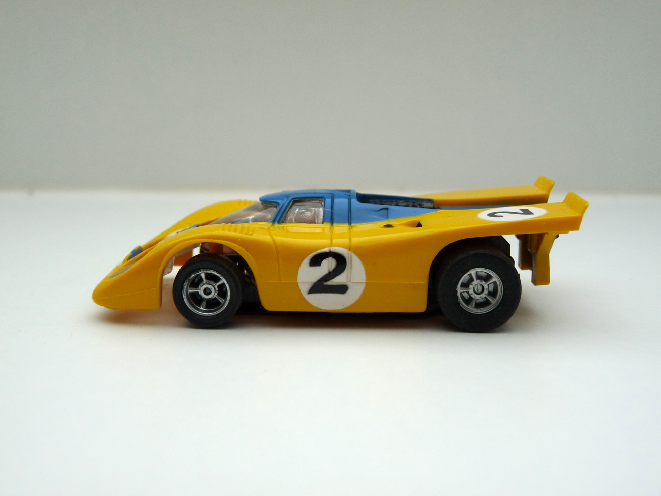 AURORA AFX Porsche 917k gelb/blau #2 -klare Scheibe