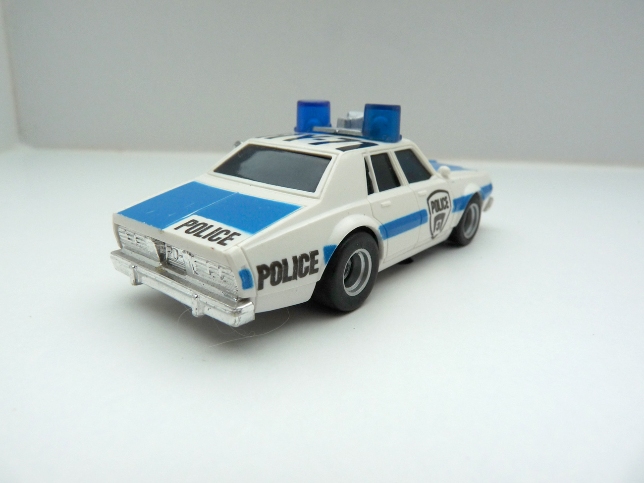 AURORA AFX Police Car HY-71 weiß/blau Variante 3 