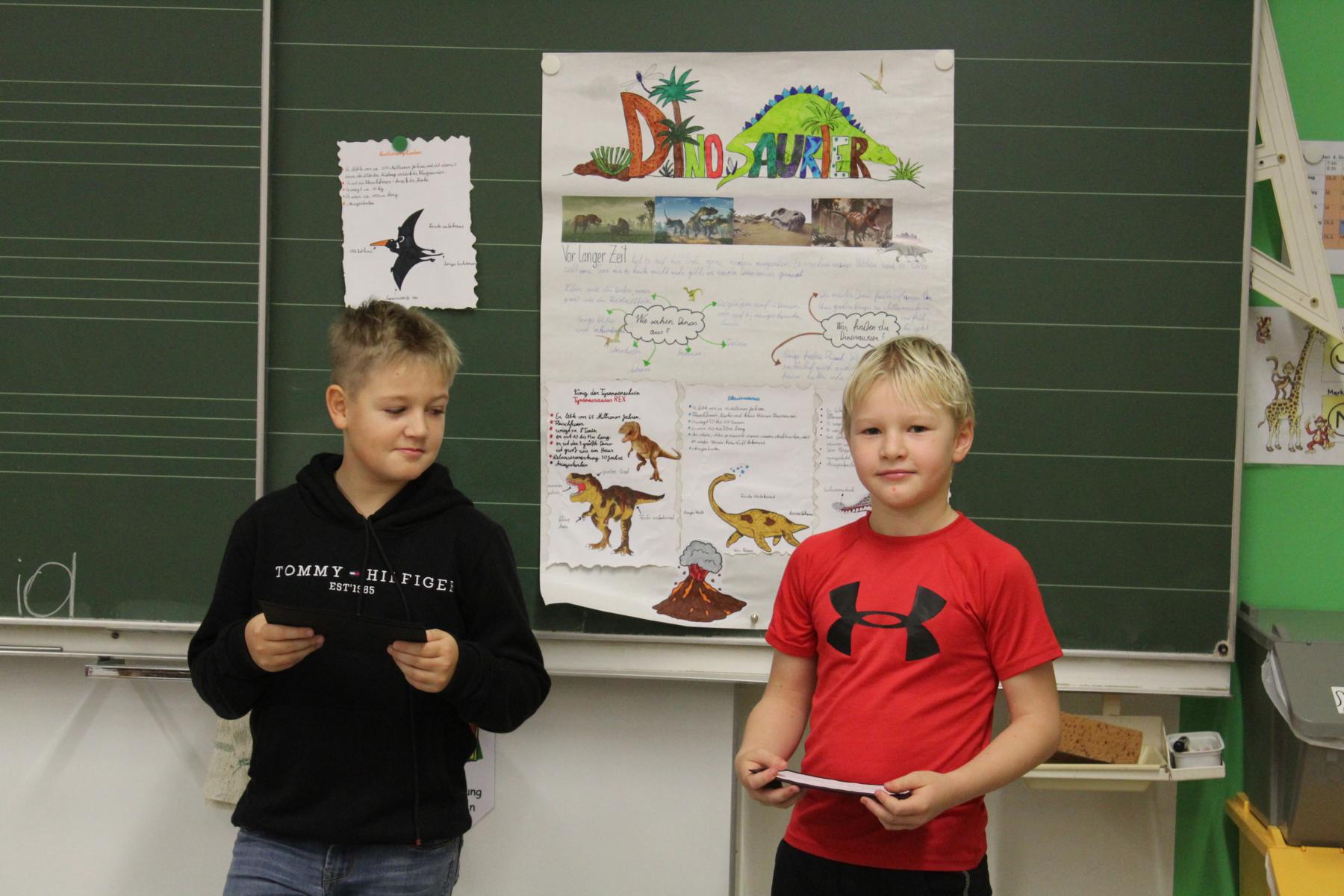 Buchvorstellung 4. Klasse - volksschule-dorf.at