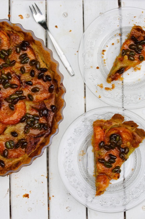 Apricot tart with pistachios