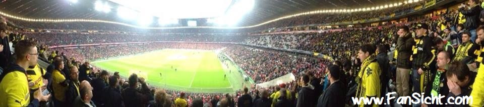Sicht auf das Spielfeld aus Gästeblock Block 242 Reihe 7 in der Allianz Arena des FC Bayern München