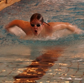 Tim Lange blieb über 50 Meter Rücken erstmals unter der 30-Sekunden-Marke. (Archivbild)