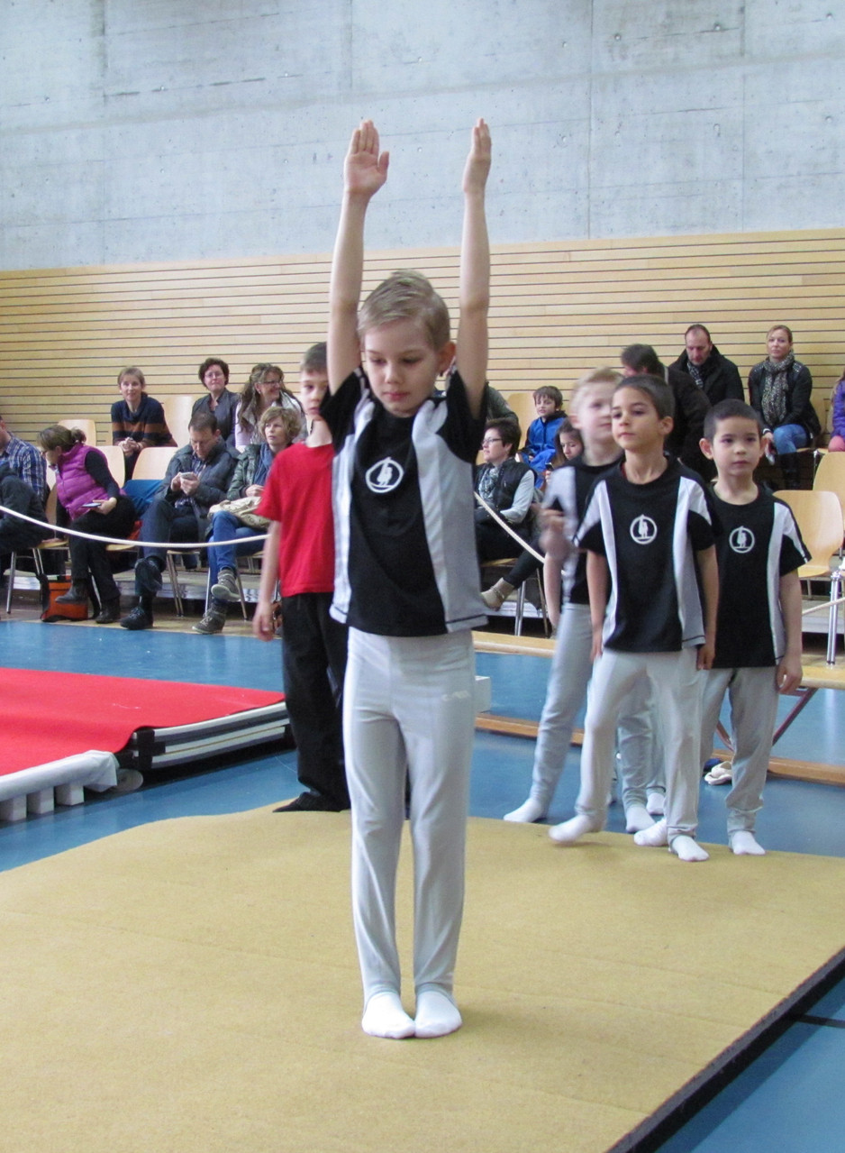 Luca bei der Bodenübung