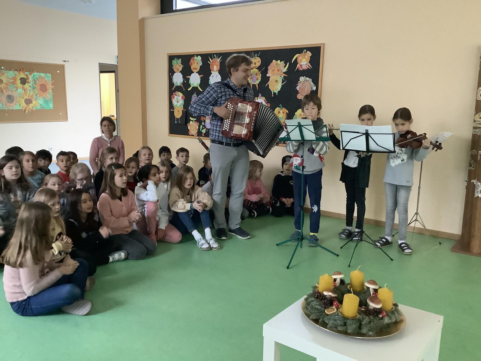 Advent, Advent.... seite der Grundschule Bad Reichenhall St. Zeno