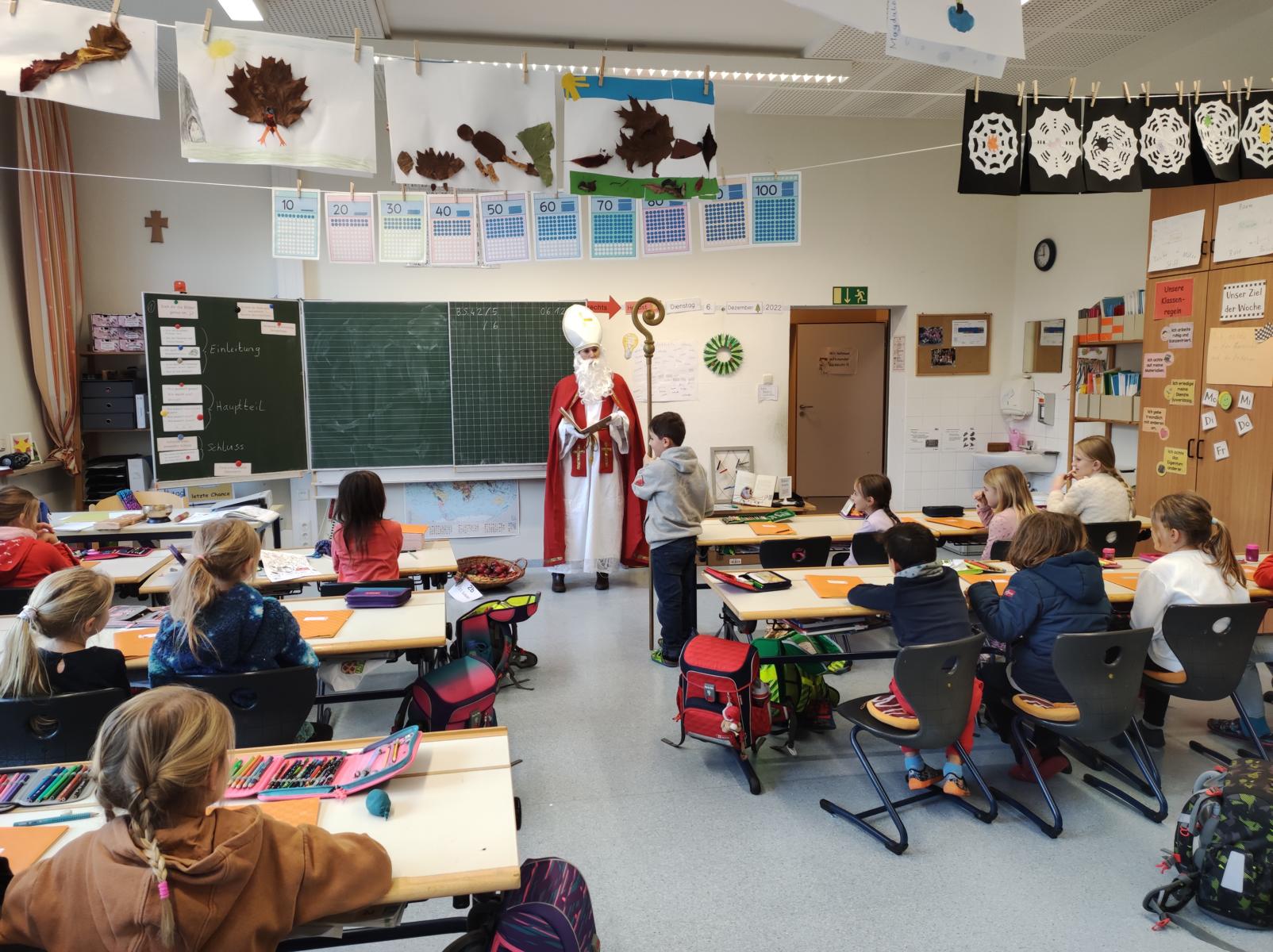 Nikolausbesuch seite der Grundschule Bad Reichenhall St. Zeno/Marzoll