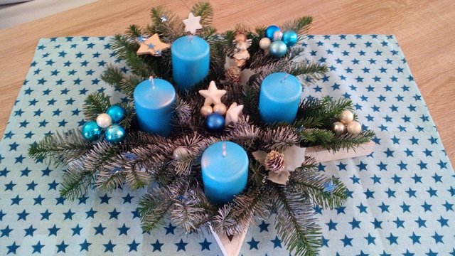 Adventsgesteck Basteln Tischdeko Servietten Falten