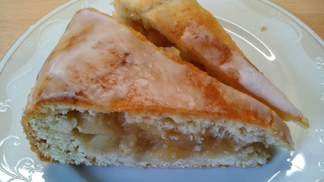 Backrezepte Apfelkuchen mit Glasur. Rezepte und backen ganz einfach und Schnell. Tolle Backideen zu Weihnachten, Geburtstag, Konfirmation, Ostern, Hochzeit, Muttertag, Vatertag oder einfach nur so. Backen und kochen für deine Party.