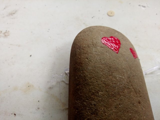 Dekoration Basteln Steine aufpeppen für Geburtstag, Muttertag, Ostern, Vatertag und Weihnachten als Geschenkidee. Deko leicht und einfach DIY Geburtstagsdeko Bastelideen für die Wohnung. Anleitung zum selbermachen. Tolles Motiv selber basteln.