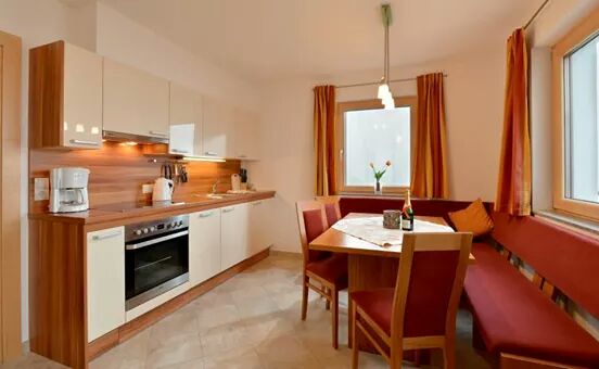 Moderne Küche in der Ferienwohnung Apart Bianca in Kaltenbach im Zillertal – ideal für Selbstversorger