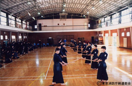 旧消防学校で剣道の授業風景