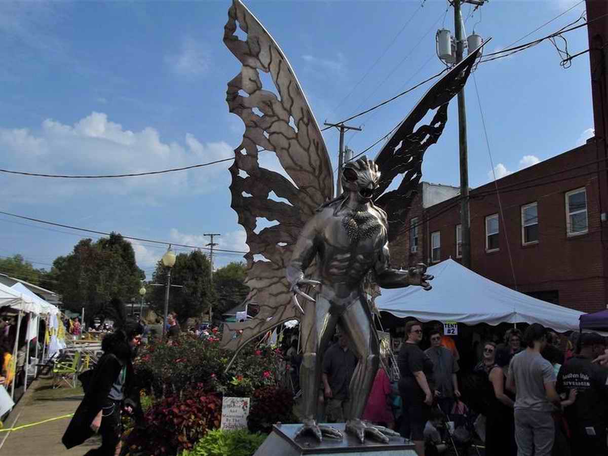 Tausende Besucher beim Festival zu Ehren des Mothman TERRA MYSTICA