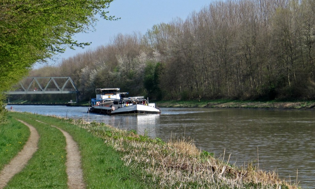 Binnenschiff auf dem Mittellandkanal