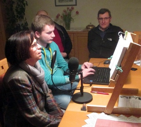 Helga Wittenfeld bei ersten Tonaufnahmen im März 2019, Stephan Böhne (Technik), Karl-Heinz Hucke (v.l.) Bilder hier reinziehen oder per Klick hinzufügen  