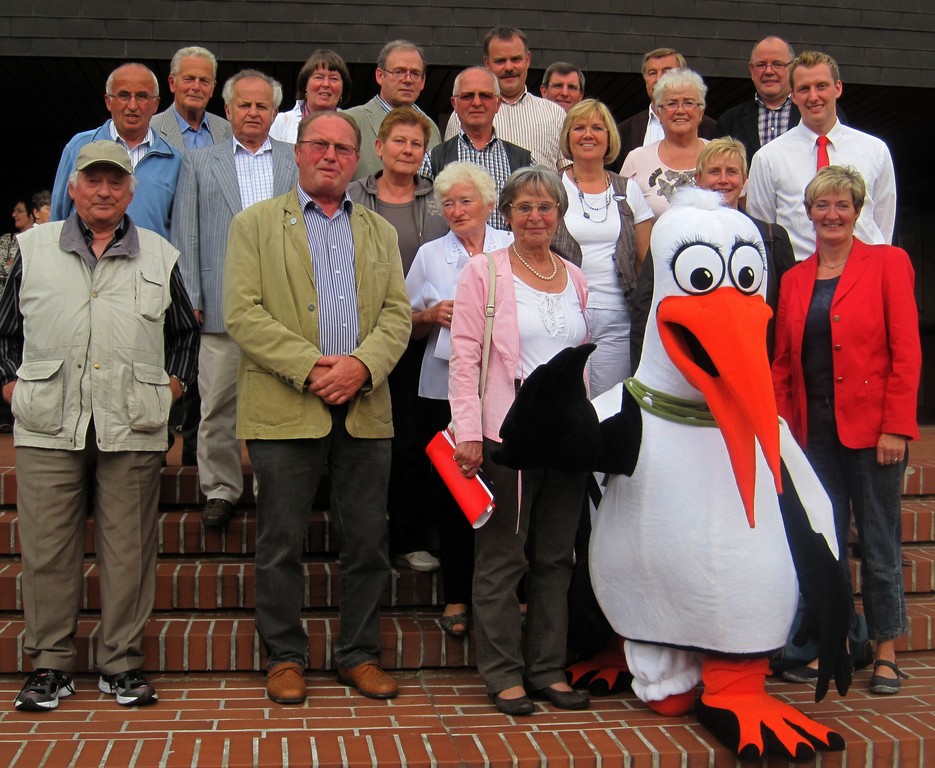 Delegation mit Hillerich vor Lübbecker Stadthalle