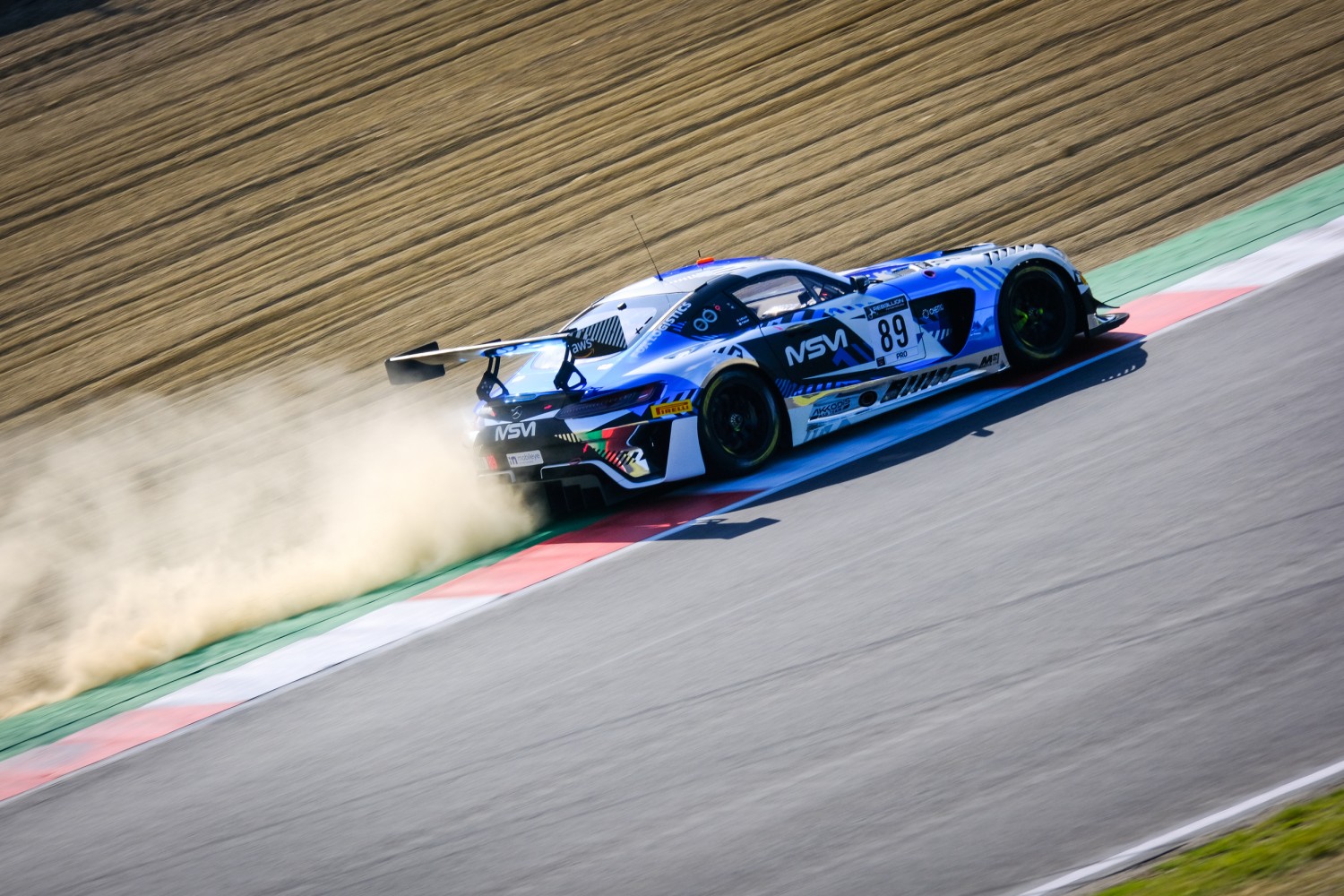 Akkodis ASP bestimmt in Brands Hatch das Freie Training und das Pre-Qualifying