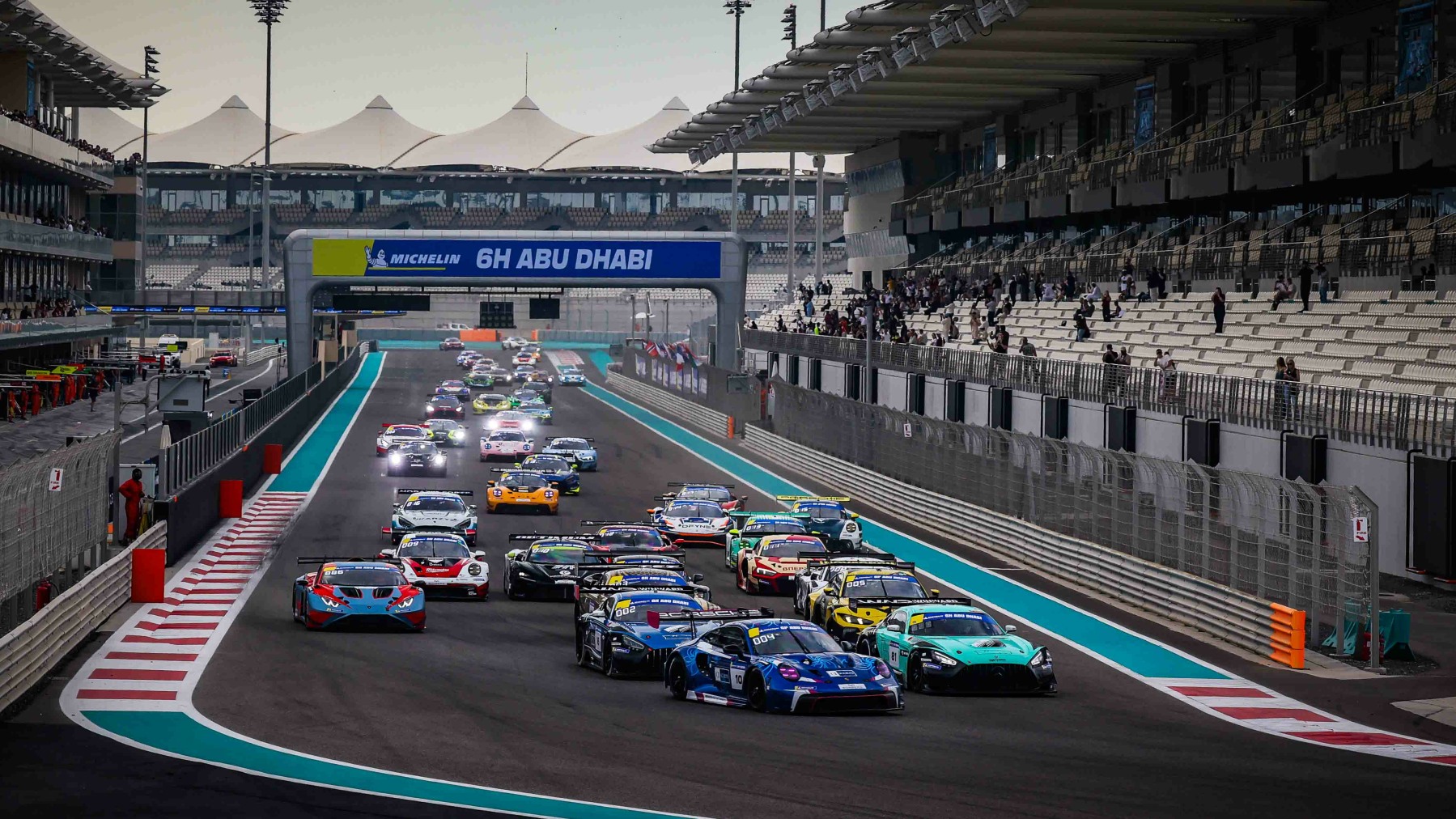 Herberth Motorsport feiert perfekt getimten Porsche-Sieg bei den Michelin Sechs Stunden von Abu Dhabi