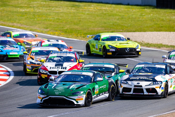 Speed-Festival beim zweiten Rennwochenende der ADAC GT4 Germany auf dem Red Bull Ring