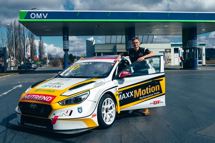 MAT'O HOMOLA FÄHRT EINEN HYUNDAI I30 N FÜR DAS JANTAR TEAM