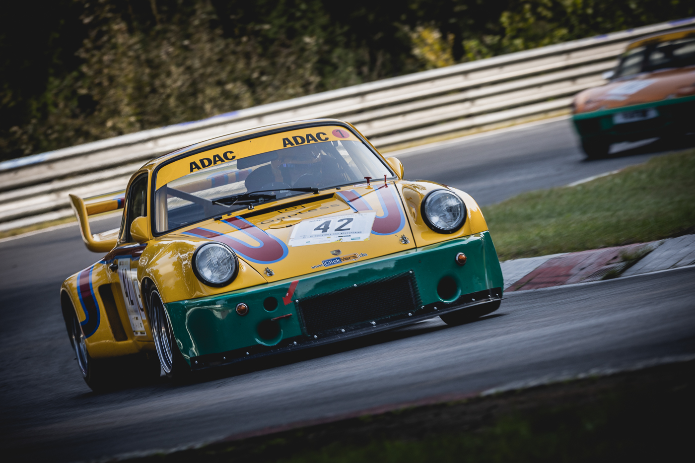 Nordschleifen-Experten gewinnen im Clickvers-Porsche die Neuauflage des ADAC 1000km Rennens auf dem Nürburgring